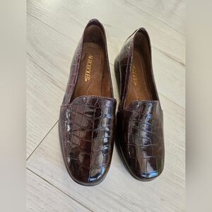 AEROSOLES Size 6 Womens Burgundy Crocodile Loafers